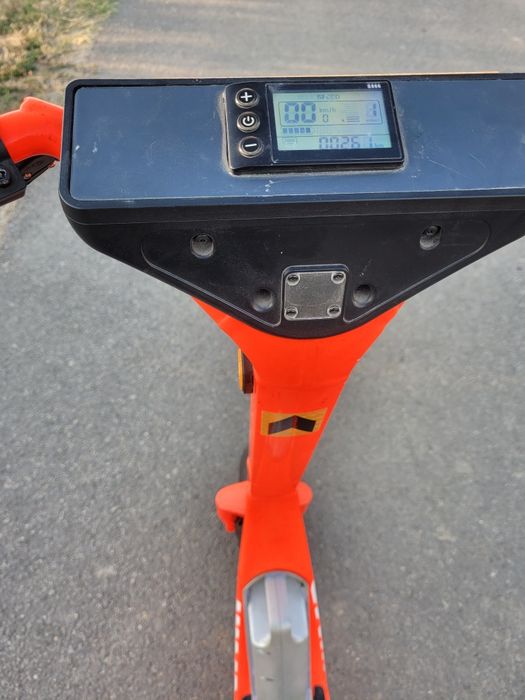 Vând trotineta electrică
