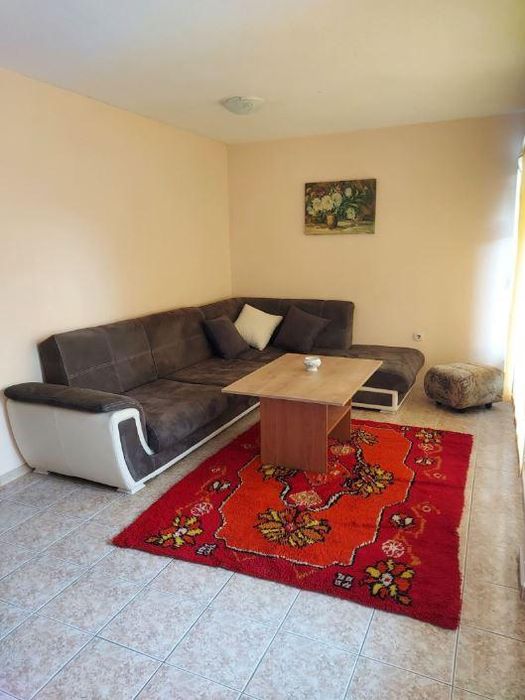 Дава се под наем Двустаен апартамент в Варна, Цветен квартал - 50 кв.м за 350 € - Снимка #1