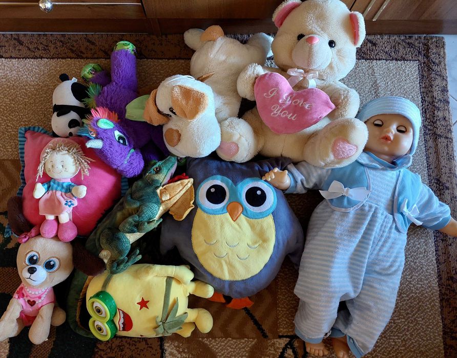 Лот от играчки за 20 лв.