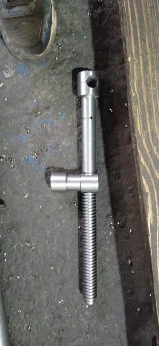 Винт и гайка для тесков