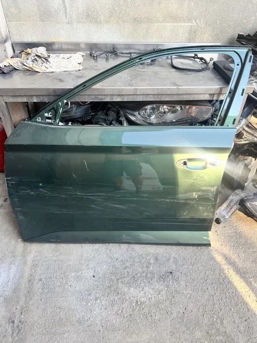 Usa portiera stanga fata Skoda Superb 3 model cu bandou plastic