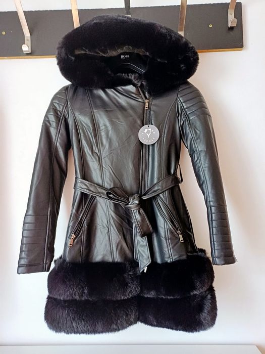 Geaca noua cu eticheta, îmblănita,  din  piele ecologica, eleganta , S