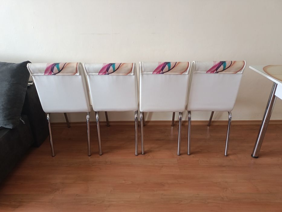 Комплект разтегателна трапезна маса с принт и 4 бр. столове