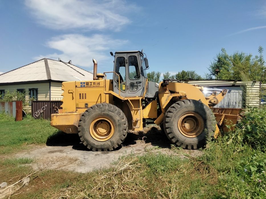 Срочно продам Фронтальный погрузчик.