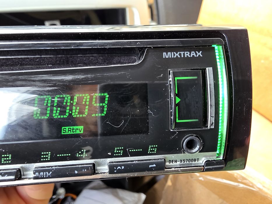 Продавам Pioneer deh-x5700bt