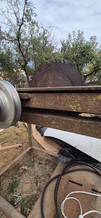 Vand masa circular cu disc