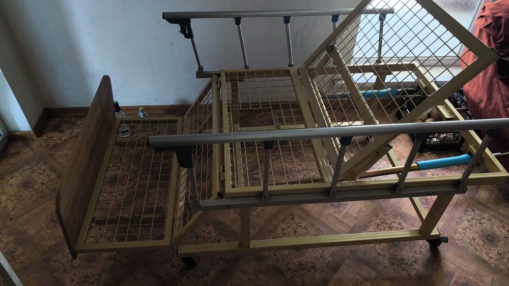 Медицинская кровать