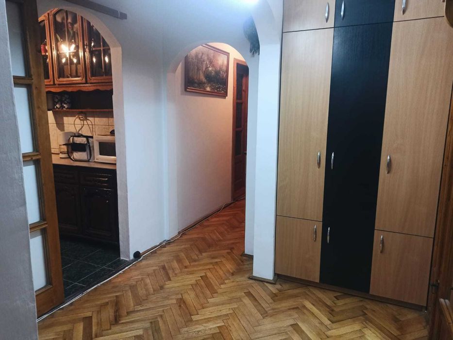 Apartament cu 3 camere de inchiriat