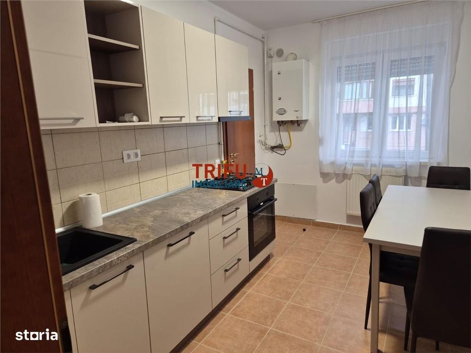 Apartament 3 camere de inchiriat zona Centru
