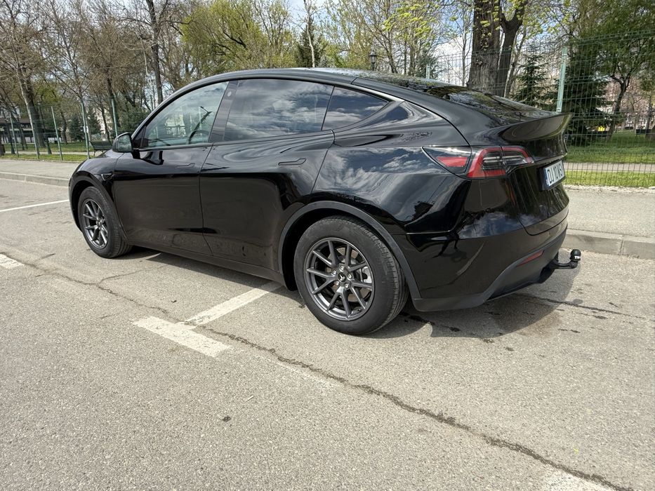 Tesla Y  2024 RWD