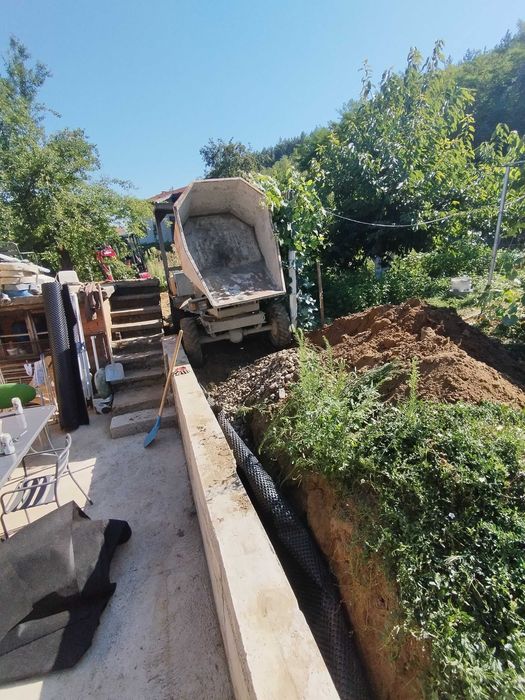Услуги с ДЪМПЕР 4х4 на трудно достъпни места.
