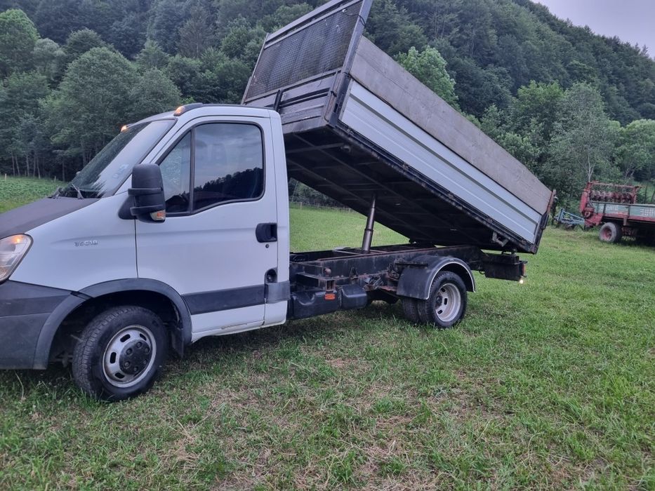 Vând Iveco daily basculabil