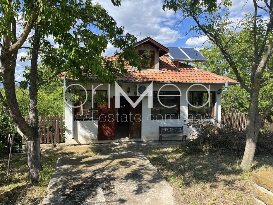 Къща в Бургас, област-с.Медово площ 308