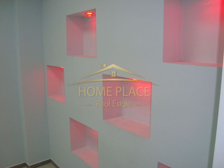 Търговско помещение с обща площ от 90м2 на партерен етаж.