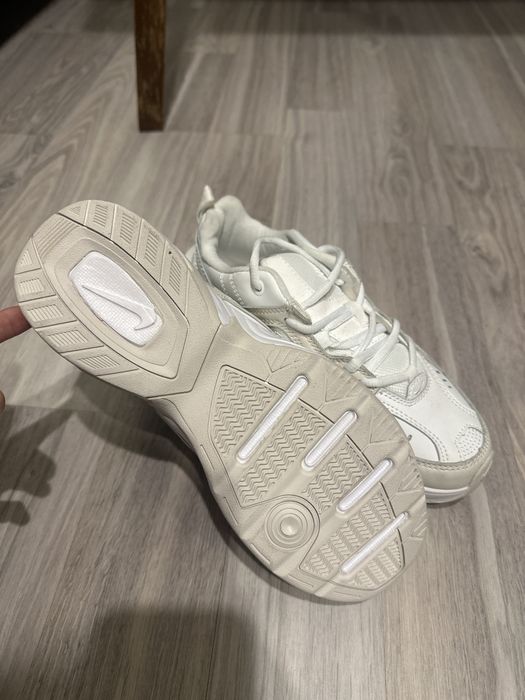 Nike кроссовки бежевые