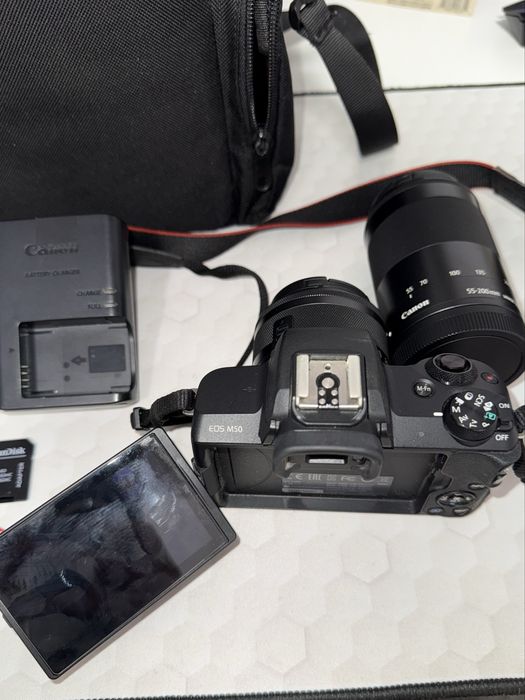 Canon EOS M50 mirrorless, kit full + obiectiv 55-200 + Flash canon 430 RX3 full box