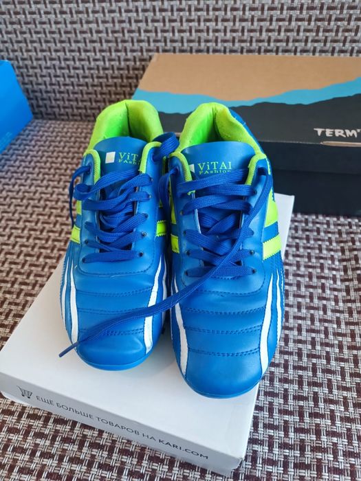 Продам бутсы  размер 39-40