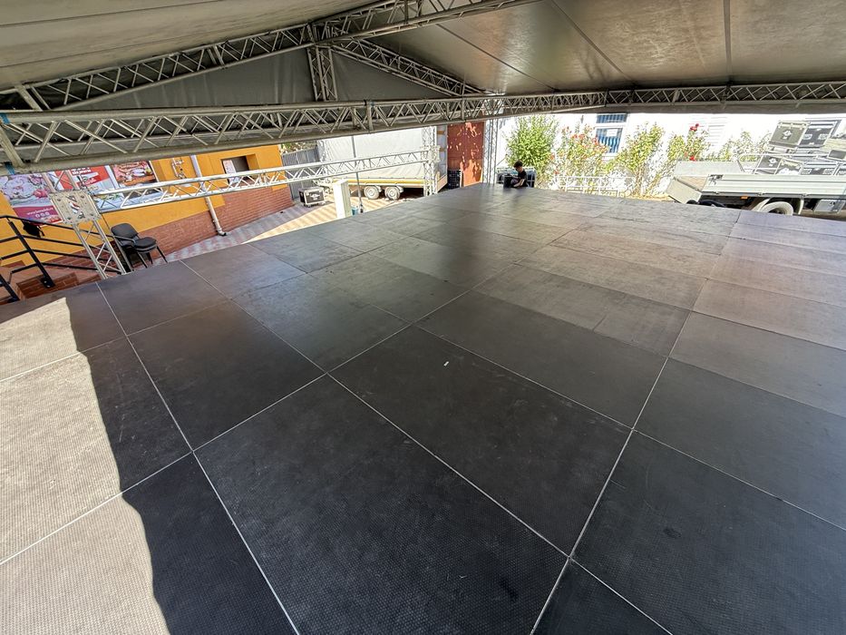 De vanzare scena podium podina buteci tego antiderapant 30 buc 60mp