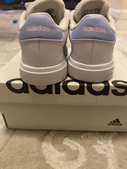 Adidași mărimea 23
