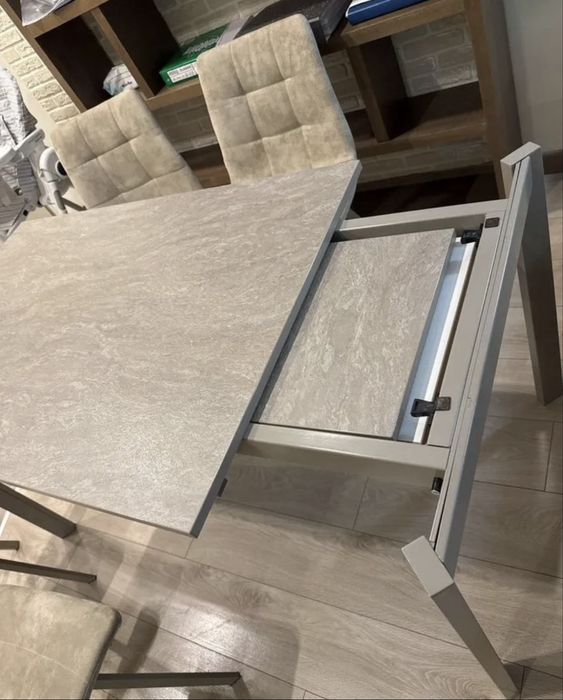 Стол со стульями