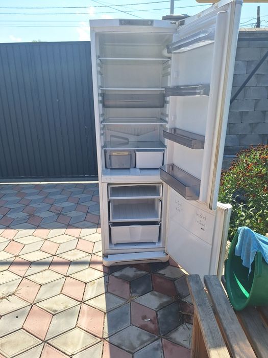 Продам холодильник Аристон