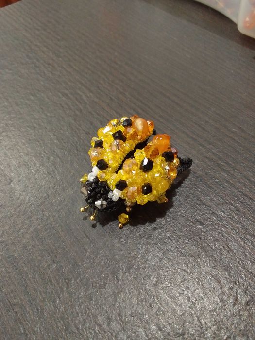 Броши ручной работы.