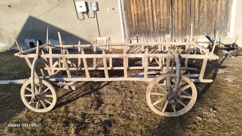 Vând car Rustic pentru decor.