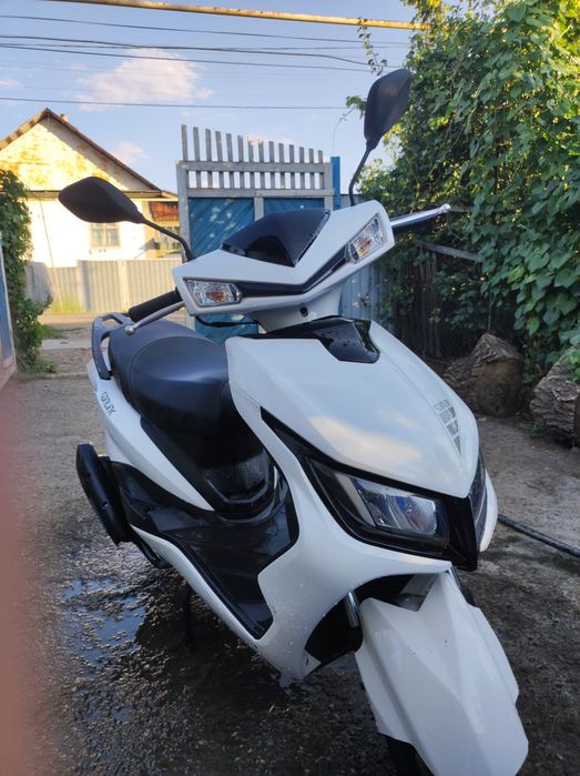 Продам скутер М8