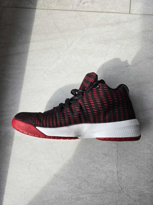 Vand Nike Air Jordan B. Fly Bred, marimea 42 EUR