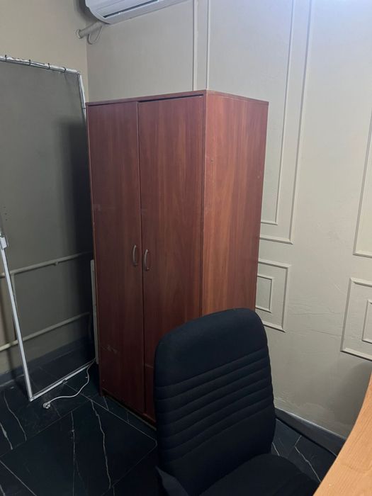 Шкаф + 2 стола.