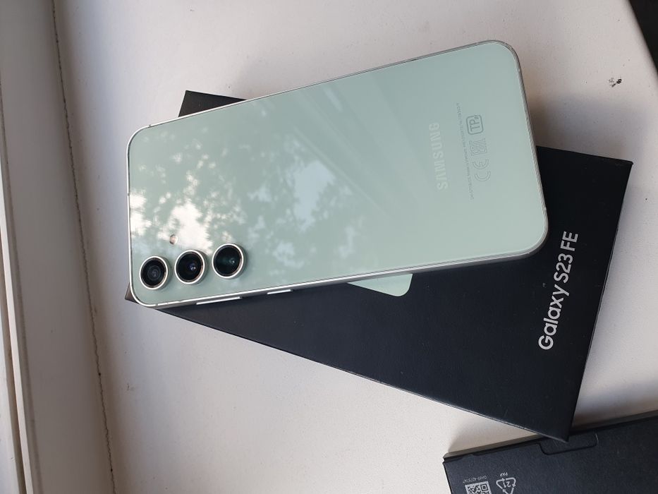 Samsung s23 fe в идеальном состоянии