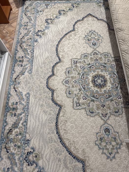 Продам ковер 2х3