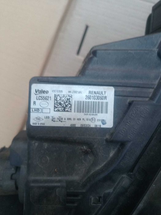 Far dreapta, Megan 4, full led