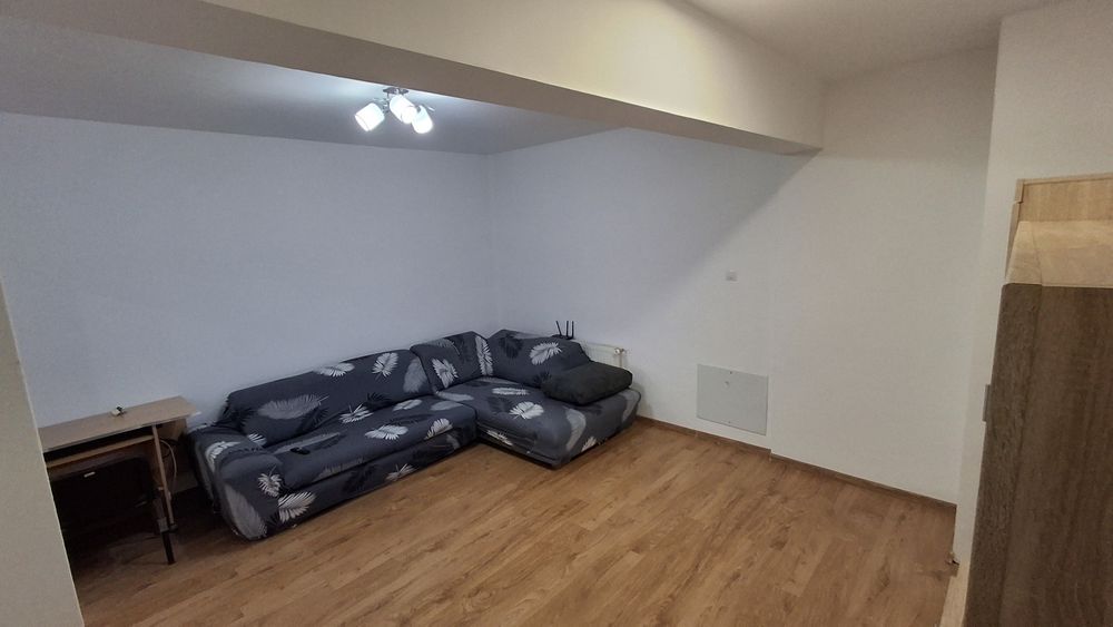 Apartament 2 camere de închiriat.