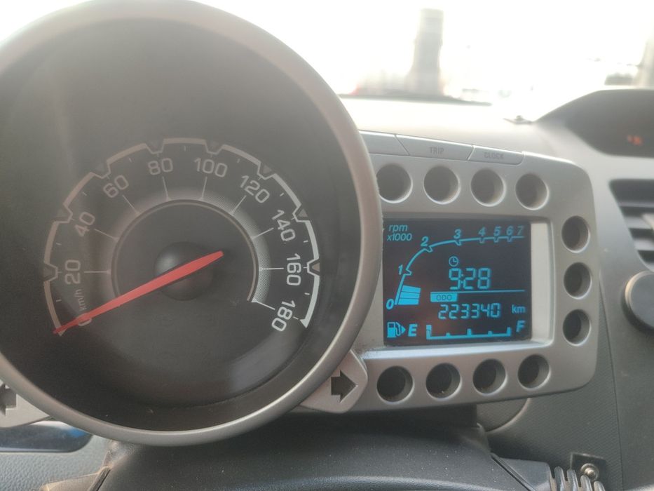 Spark  2011 Aftamat 4pazitsiya  223ming yurgan  kraska 30% oldi orqa p