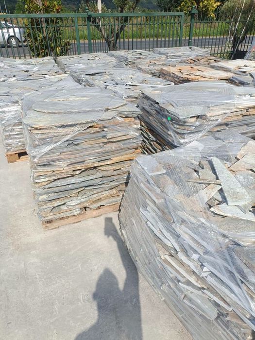 Vindem piatră naturala super calitate ideală pentru amenajări curți pentru decor preț în funcție de calitate superioară