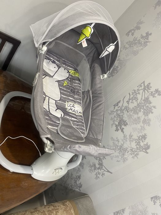 Детский шезлонг качающийся и музыкальный