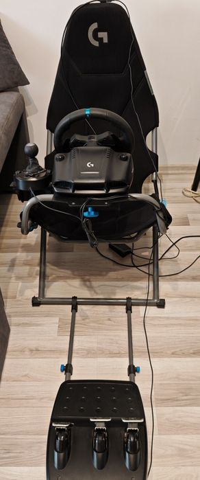 Logitech G923 + Logitech G Driving Force Shifter + Playseat Challenge