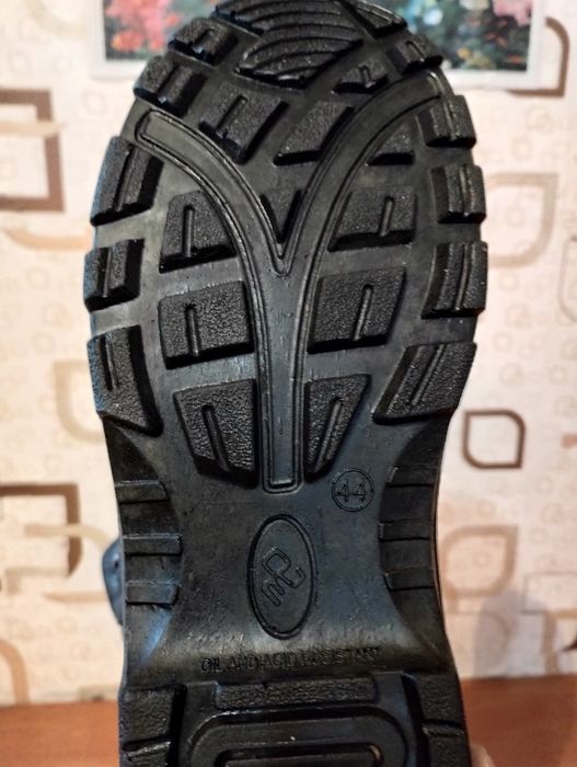 Продам берцы размер 44