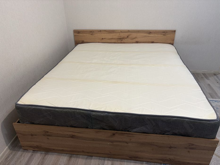 Продам спальную кровать