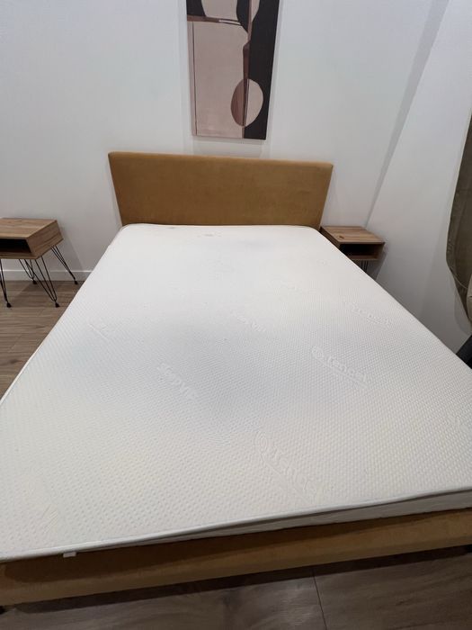 Продам срочно кровать с матрасом и топпером