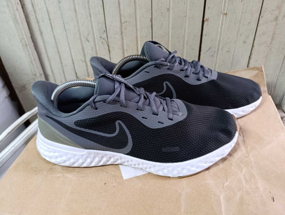 ''Nike Revolution 5''оригинални маратонки 45 номер