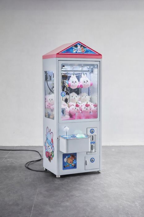 Вендинг машина за играчки щипка за играчки claw machine кран за играчки кранче