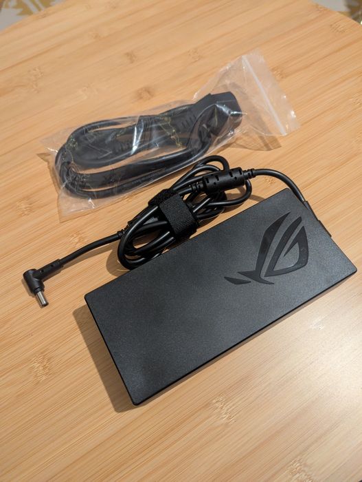 Încărcător Asus 330w nou