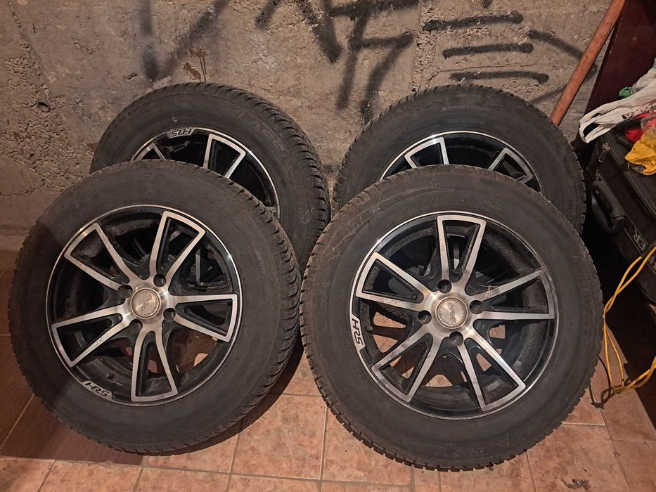 Гуми с  лети джанти, 15 "