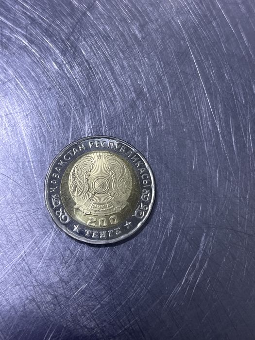 Продам манету 200тг 80 лет за 100.000