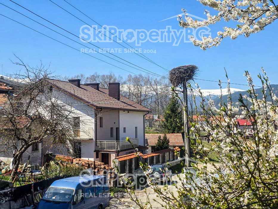 Стара къща с голям инвестиционен потенциал в село Говедарци, близо до Боровец!