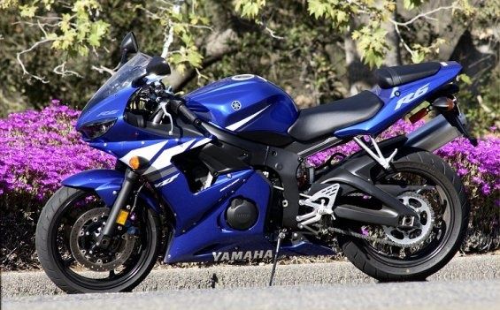 Yamaha R6 injecție