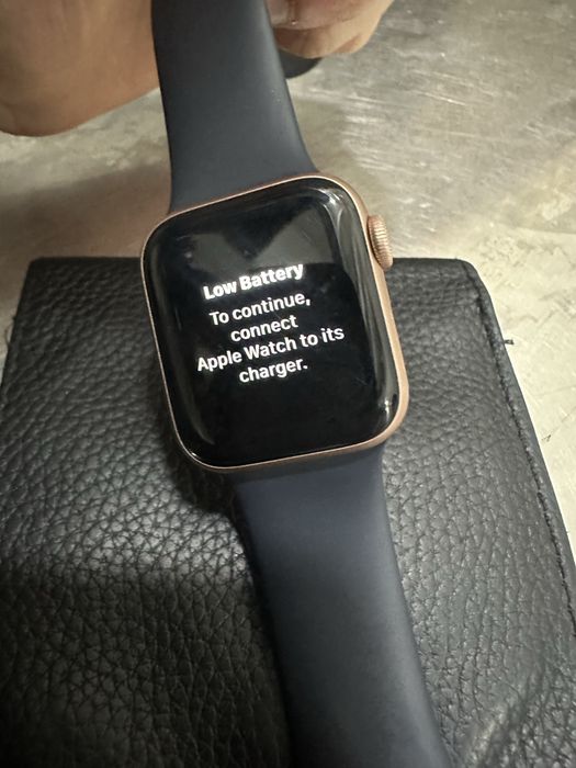 Apple Watch Series 5 (GPS) с корпусом 40 мм