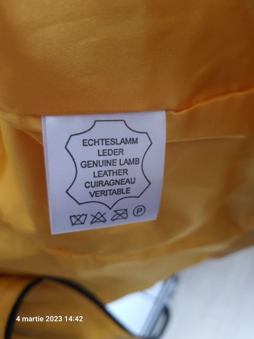 Geaca de piele cu gluga